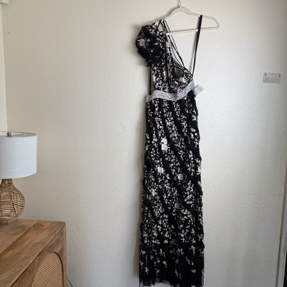 Mac DUGGAL Floral Embroidered One-Shoulder Gown - Picture 4 of 14